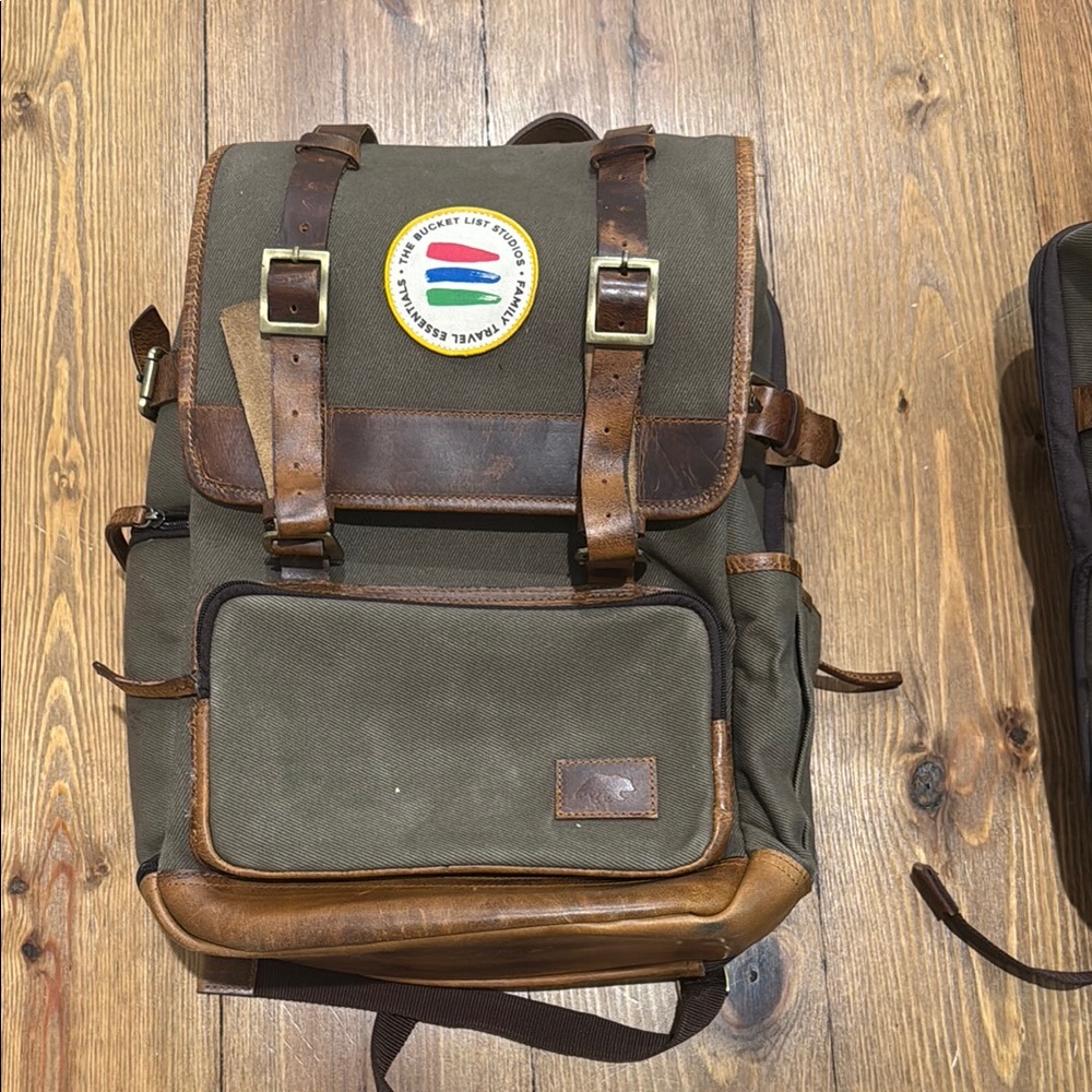 Kodiak Bucket list Adult Green and Brown Vintage Leather Backpack
